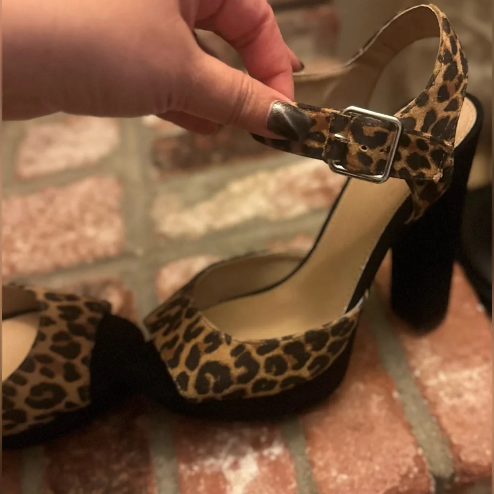 Women’s SM‎ Leopard Print Platform Open Toe Shoes. Size 8.